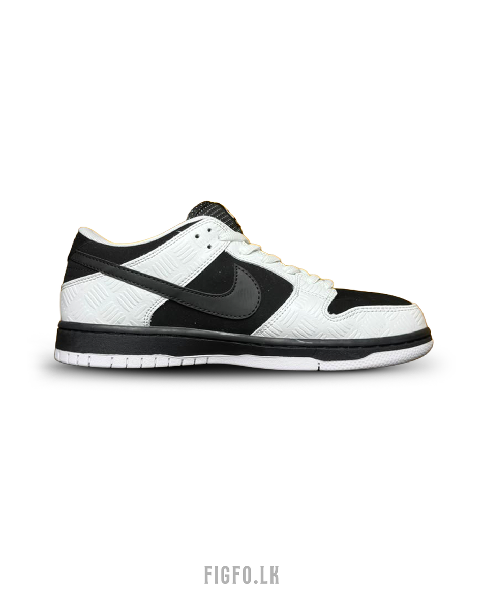 SB Dunk Low X Tightbooth